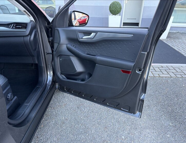 Ford Kuga SUV / Terénní 2,5 l 165 kw