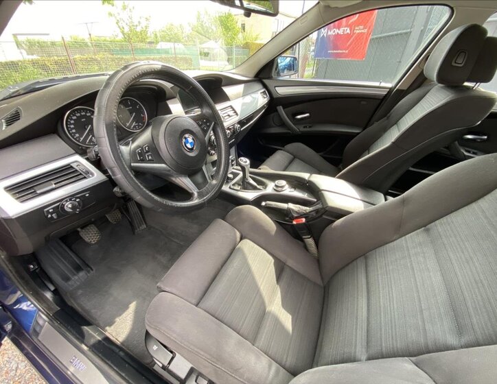 BMW Řada 5 Kombi 3,0 l 145 kw