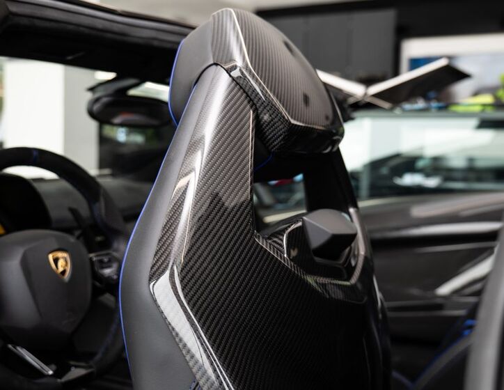 Lamborghini Aventador 8