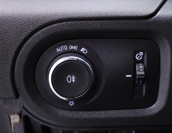 Opel Grandland X SUV / Terénní 1,6 l 147 kw