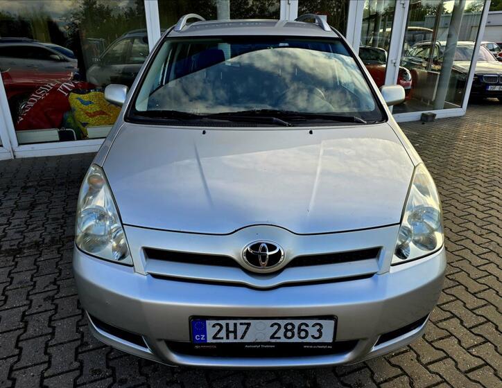 Toyota Corolla Verso 2