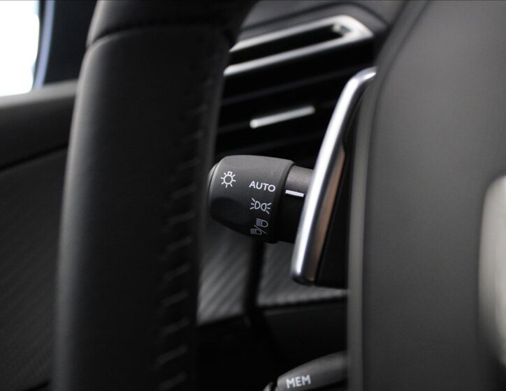 Peugeot 208 Hatchback 1,2 l 81 kw