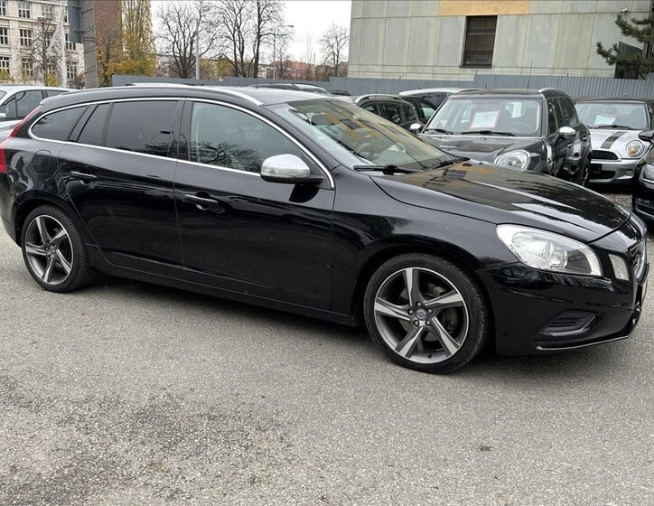 Volvo V60 Kombi 2,4 l 158 kw