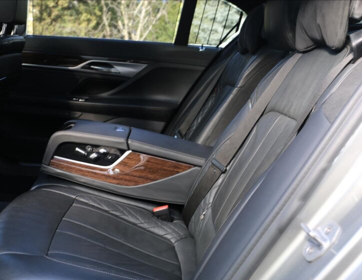 BMW Řada 7 Sedan / Limuzína 3,0 l 294 kw