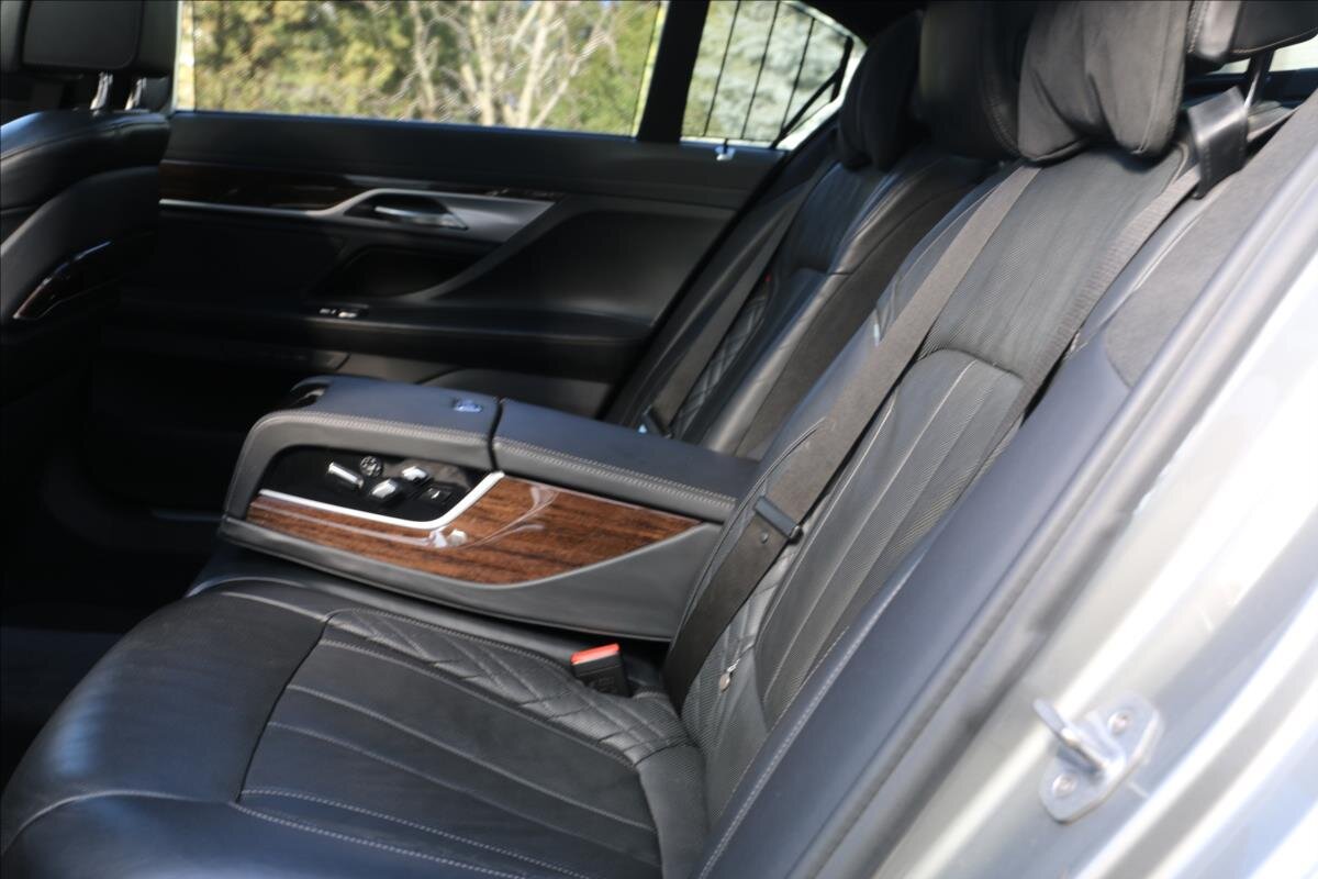 BMW Řada 7 Sedan / Limuzína 3,0 l 294 kw