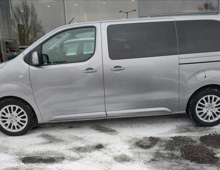Peugeot Traveller 4