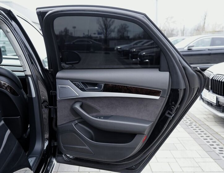 Audi A8 Sedan / Limuzína 3,0 l 213 kw