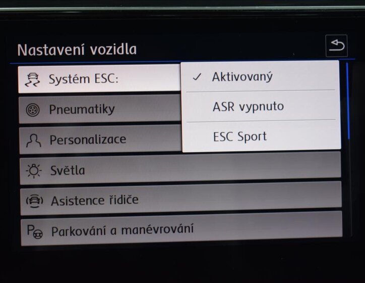 Volkswagen T-Roc SUV / Terénní 2,0 l 140 kw