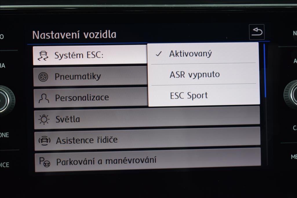 Volkswagen T-Roc SUV / Terénní 2,0 l 140 kw