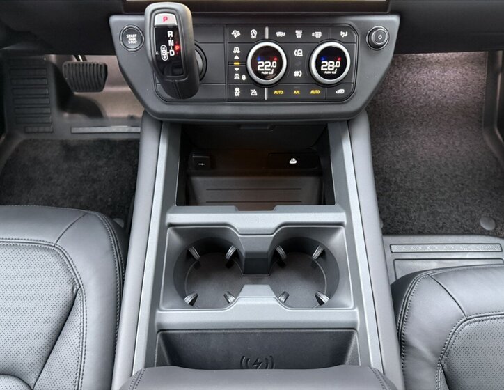 Land Rover Defender SUV 3,0 l 257 kw