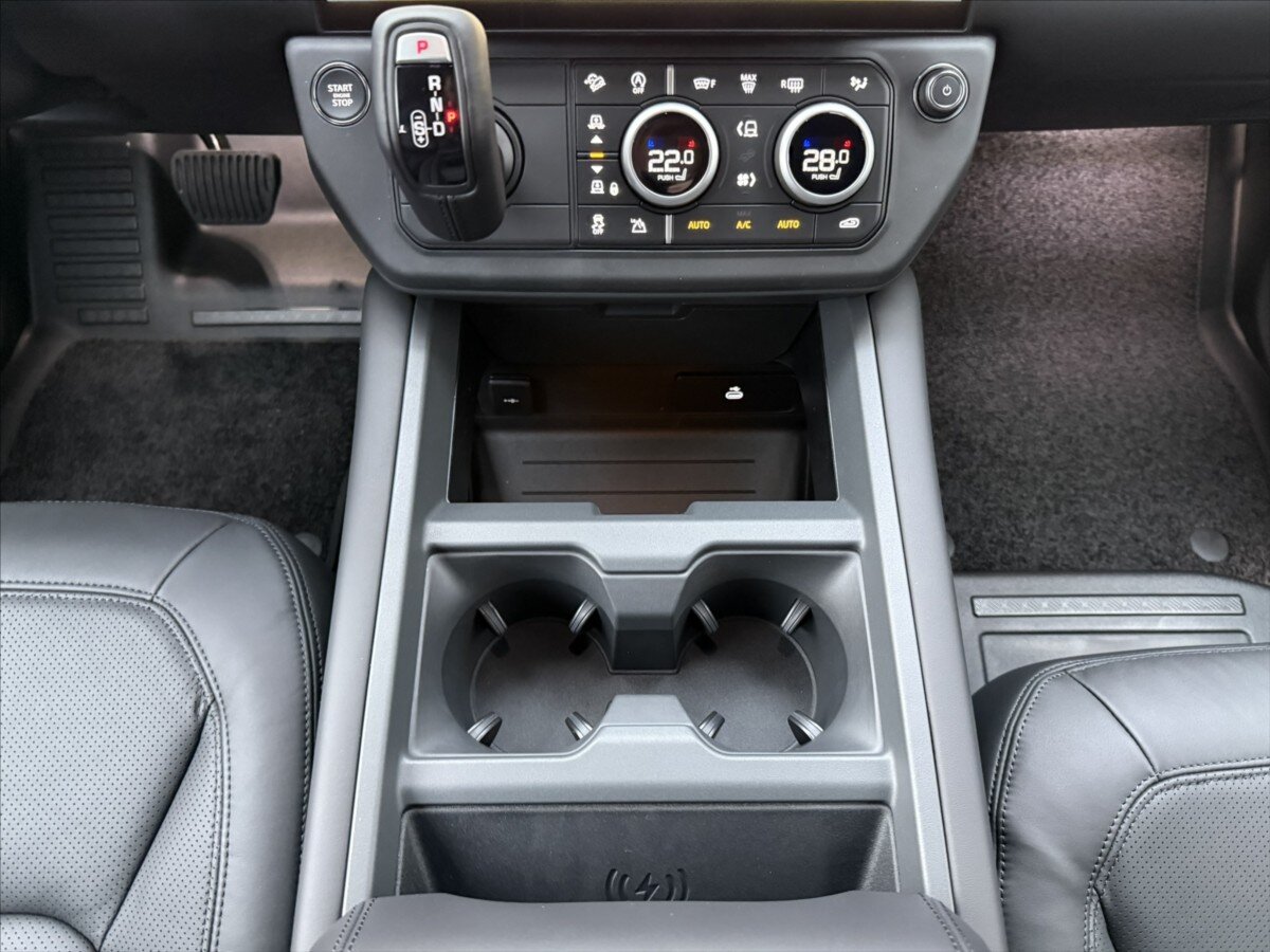 Land Rover Defender SUV 3,0 l 257 kw