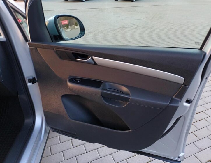 Volkswagen Sharan Kombi 2,0 l 103 kw