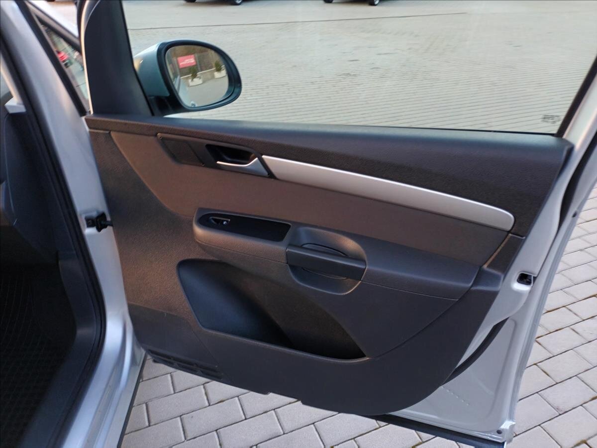 Volkswagen Sharan Kombi 2,0 l 103 kw