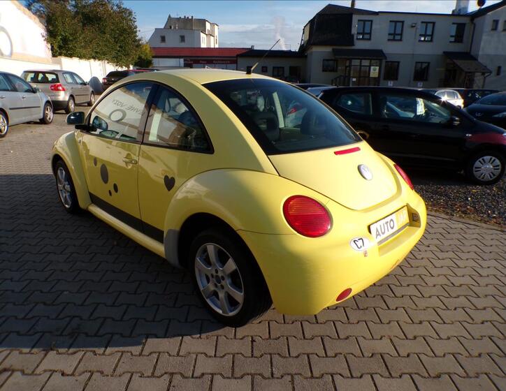 Volkswagen New Beetle 4