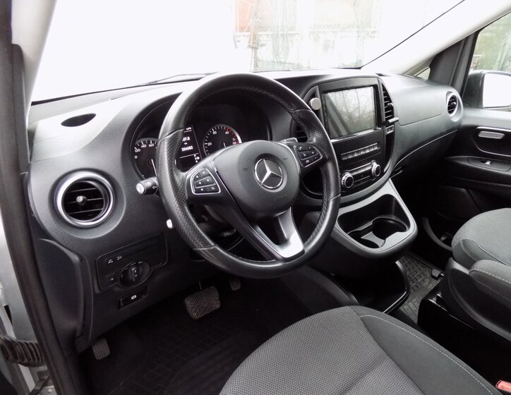 Mercedes-Benz Vito 12