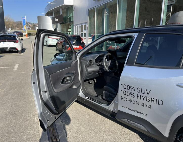 Toyota Yaris Cross 4