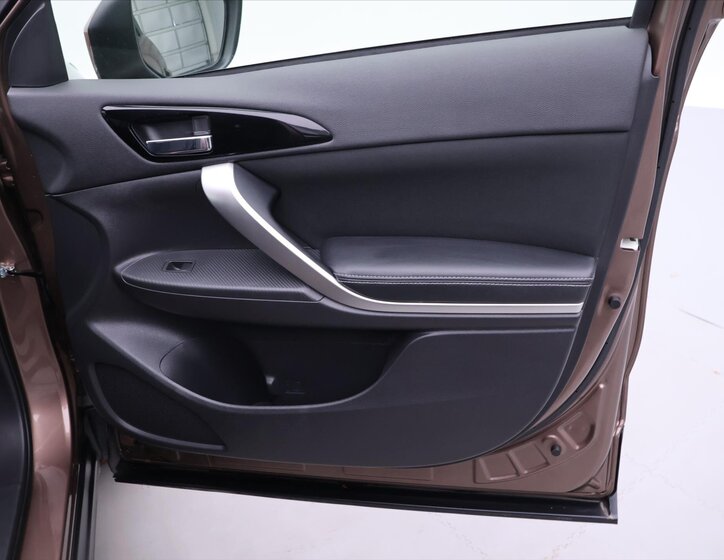 Mitsubishi Eclipse Cross SUV 1,5 l 120 kw