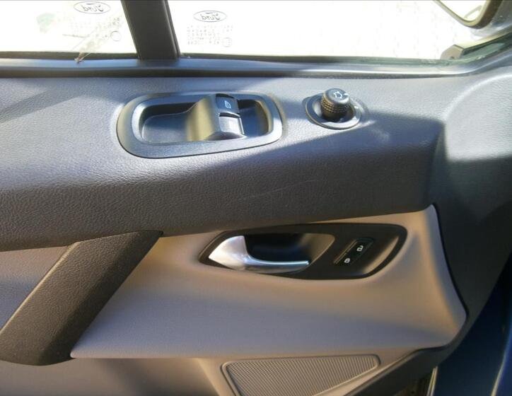 Ford Tourneo Custom 16