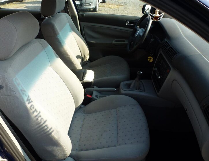 Volkswagen Passat Kombi 1,6 l 74 kw