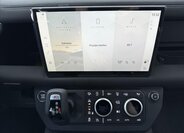Land Rover Defender 22
