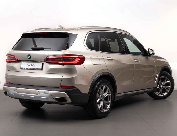 BMW X5 SUV 3,0 l 250 kw