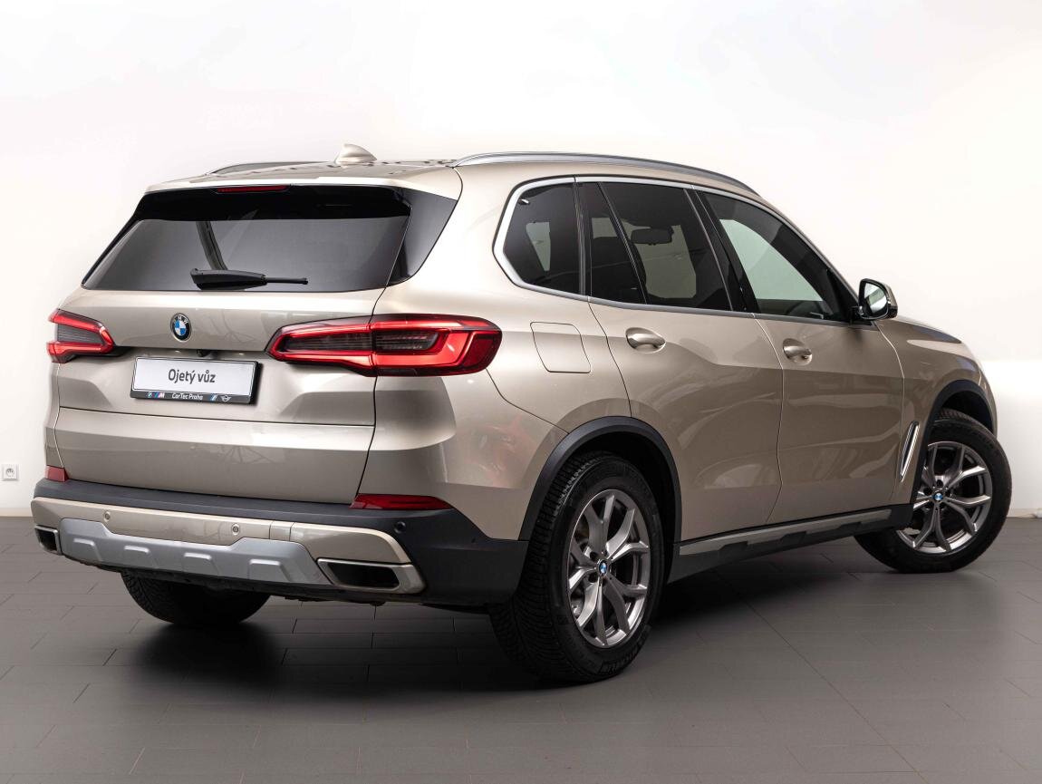 BMW X5 SUV 3,0 l 250 kw