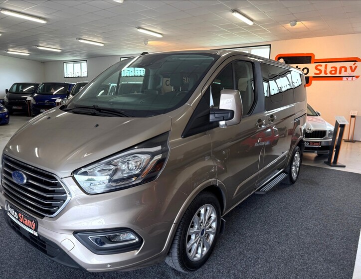 Ford Tourneo Custom 1