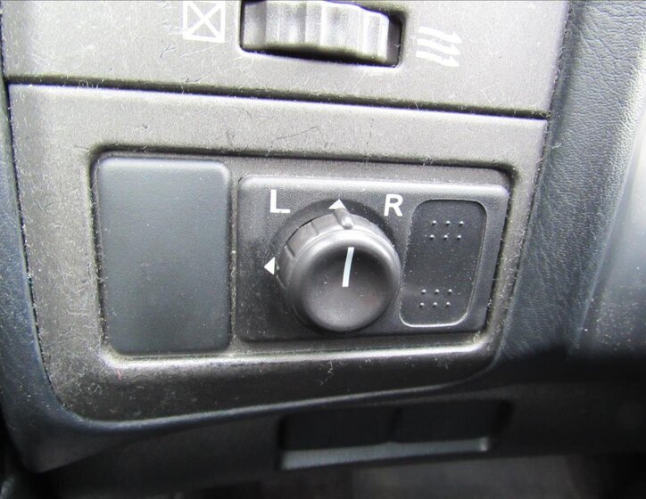 Nissan Maxima Sedan / Limuzína 2,0 l 103 kw