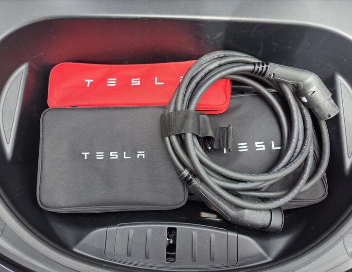 Tesla Model 3 Sedan / Limuzína 0,0 208 kw