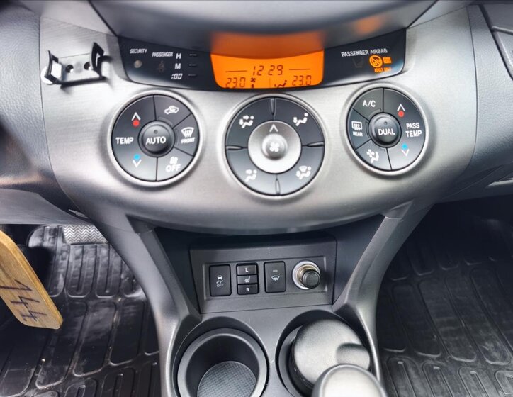 Toyota RAV4 Kombi 2,0 l 116 kw