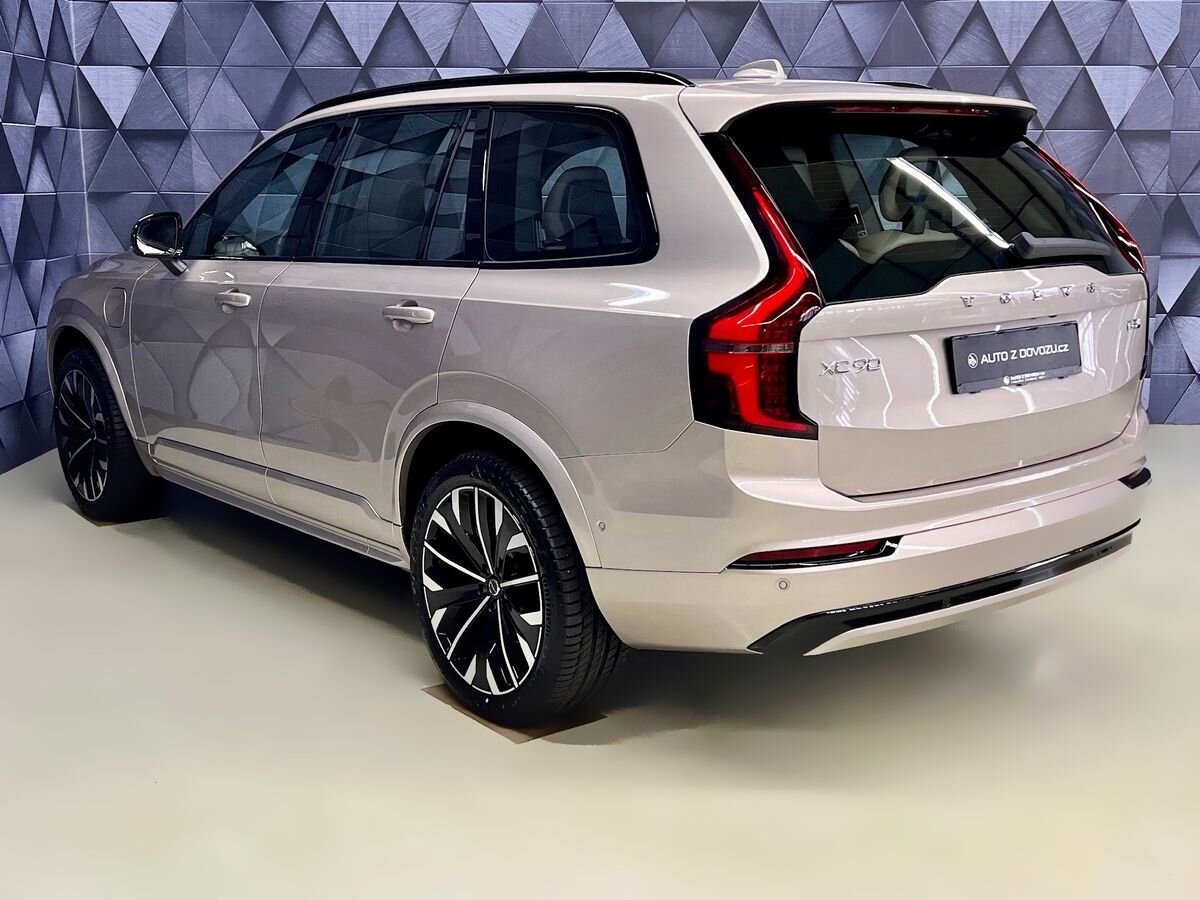 Volvo XC90 SUV / Terénní 2,0 l 335 kw
