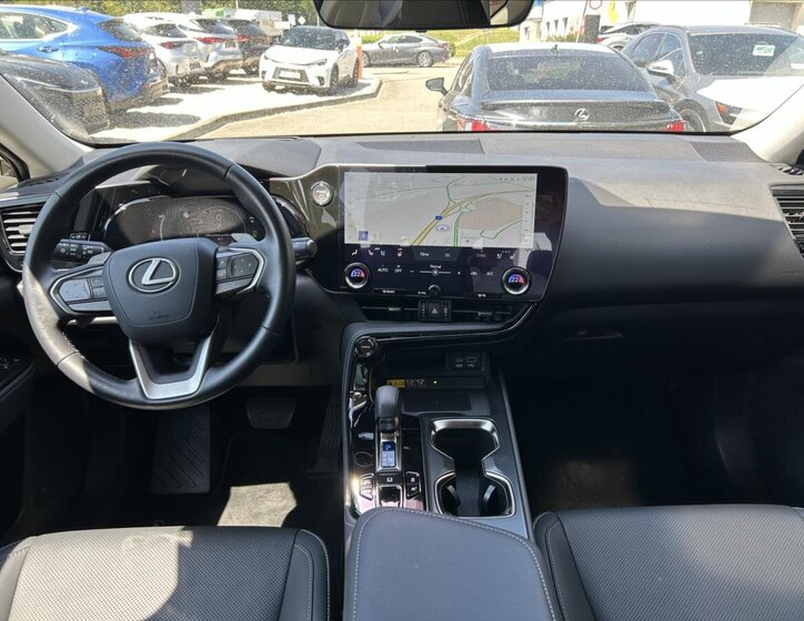 Lexus NX 450h+ 9