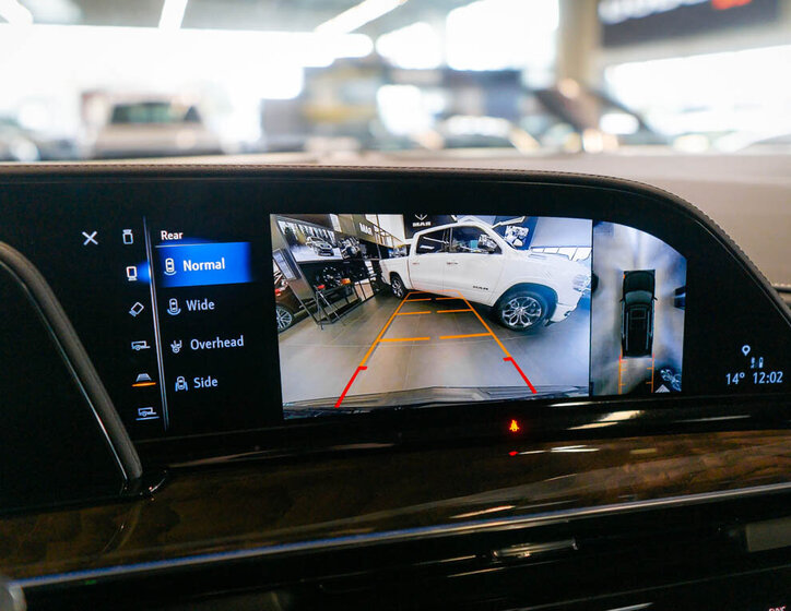 Cadillac Escalade 33