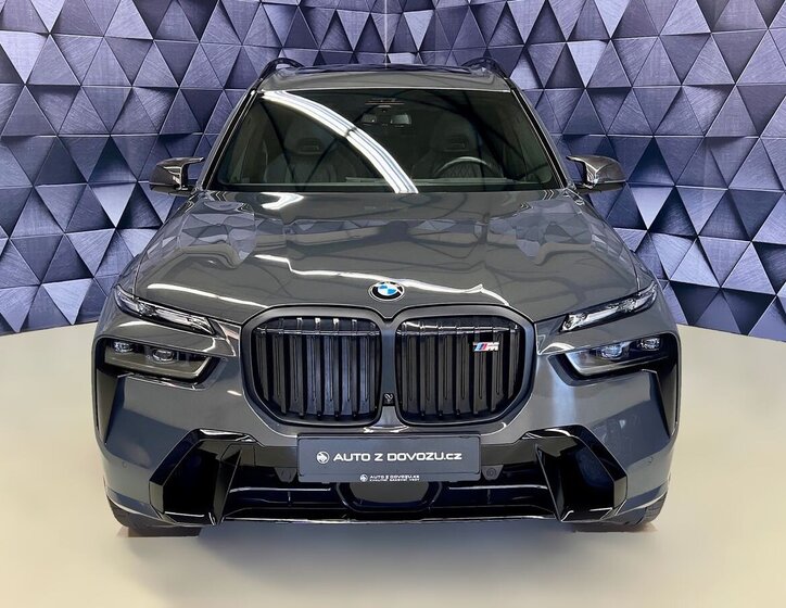 BMW X7 SUV / Terénní 4,4 l 390 kw