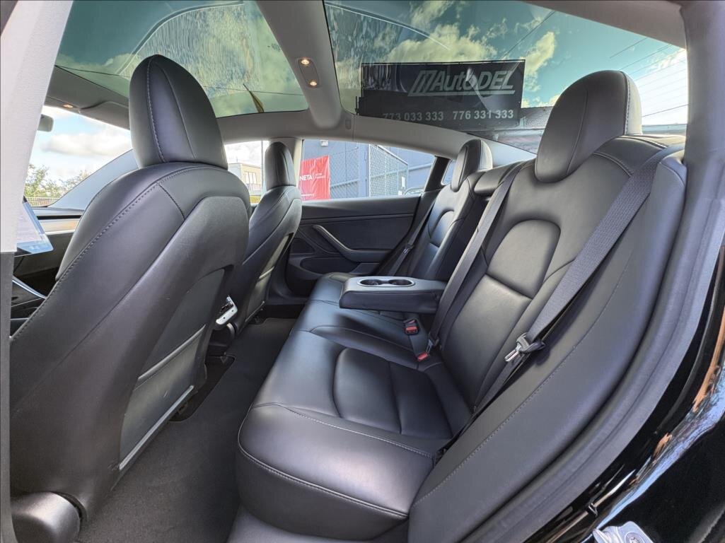 Tesla Model 3 Sedan 0,0 239 kw