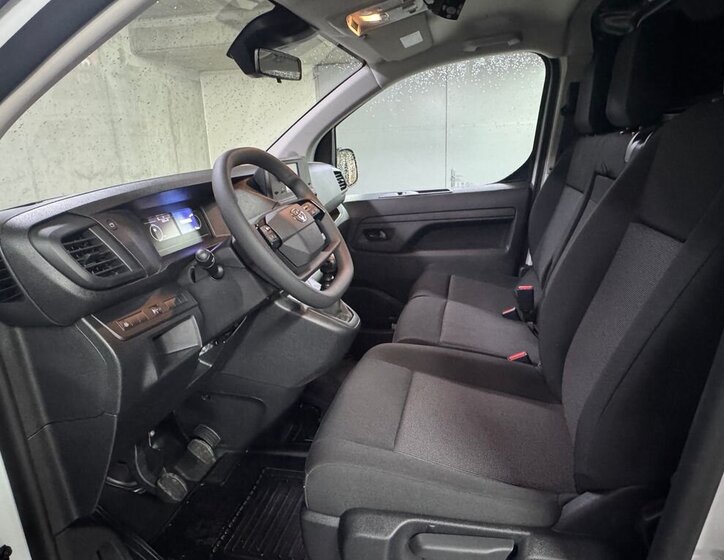 Toyota ProAce 9
