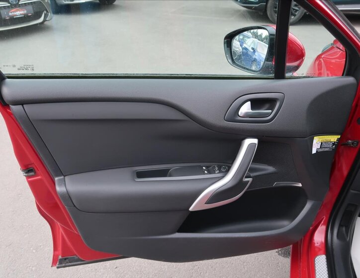 DS Automobiles DS4 Hatchback 1,6 l 88 kw