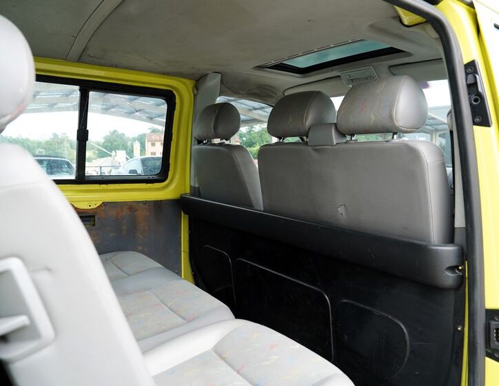 Volkswagen Caravelle 19