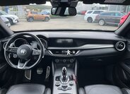 Alfa Romeo Stelvio 9