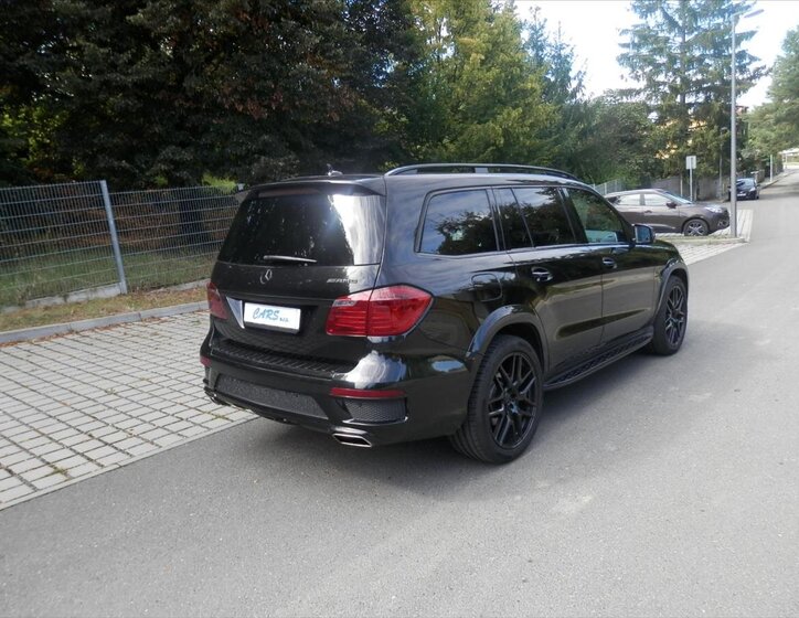 Mercedes-Benz GL SUV 4,7 l 320 kw