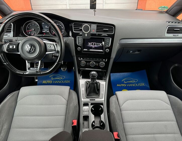 Volkswagen Golf 11