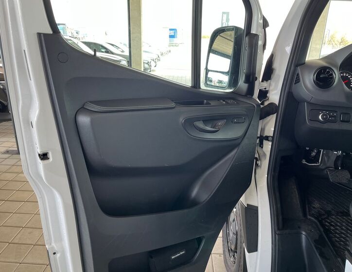 Mercedes-Benz Sprinter 9
