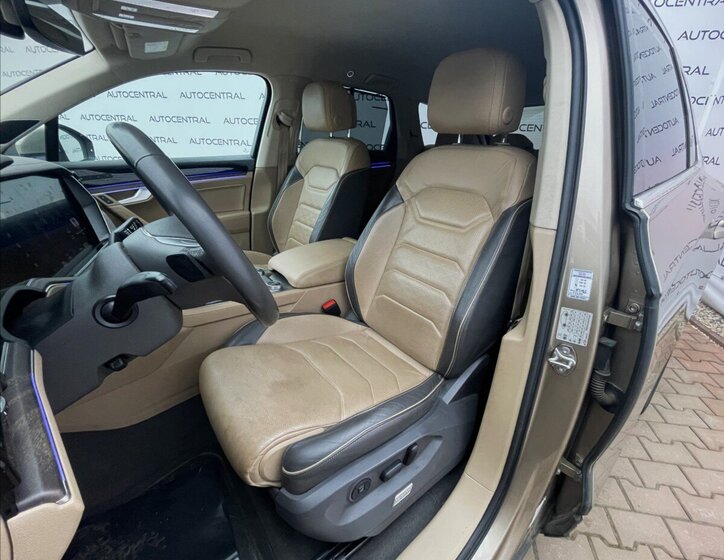 Volkswagen Touareg SUV / Terénní 3,0 l 210 kw