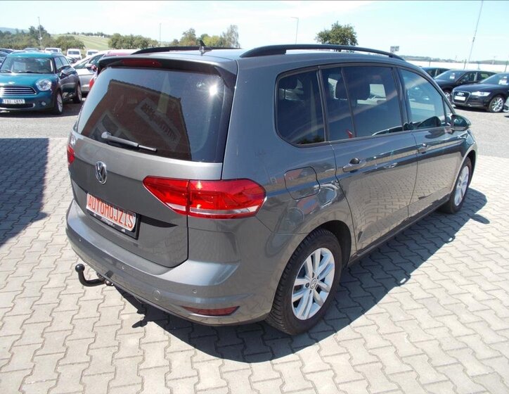 Volkswagen Touran 10