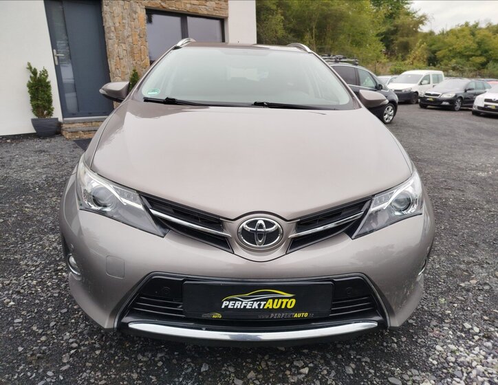 Toyota Auris Kombi 2,0 l 91 kw