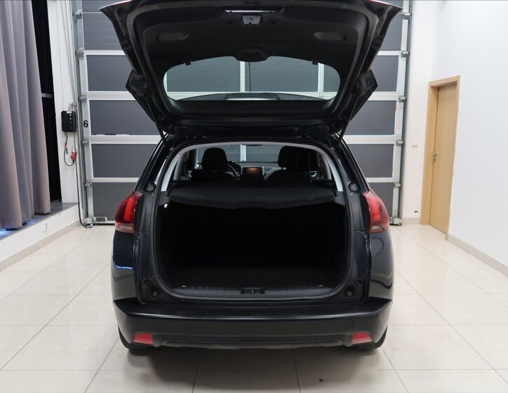 Peugeot 2008 SUV / Terénní 1,2 l 81 kw