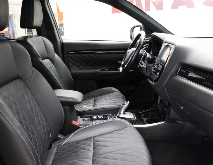 Mitsubishi Outlander 12