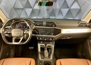 Audi Q3 10
