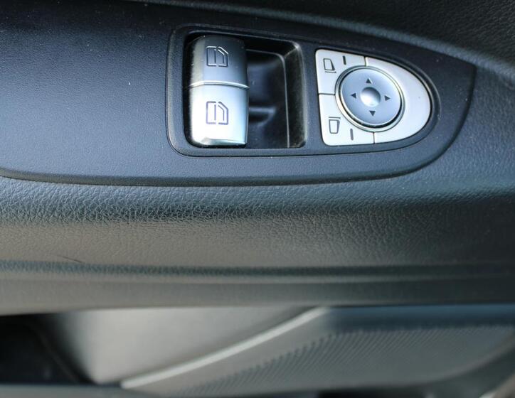 Mercedes-Benz Vito 21
