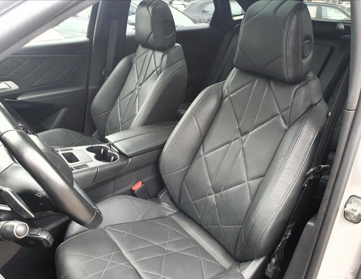 DS Automobiles DS7 Crossback 8